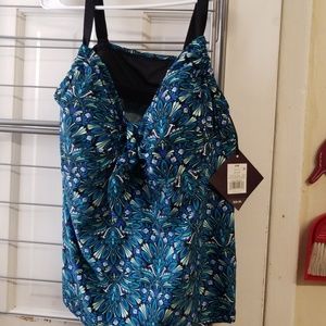 womens batheing suit top new with tavs never used